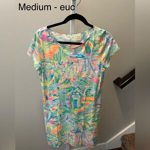 Lilly Pulitzer medium colorful short sleeve dress 
Excellent used condition